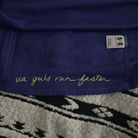 Size large long sleeve ! - Picture 2 of 4